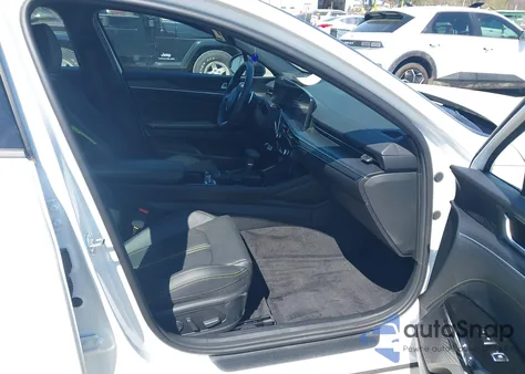 2025 Kia K5 Gt z USA, uszkodzony, nr VIN KNAG44J85S5332761